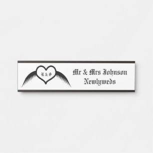 Placa De Porta Monograma Personalizado De Coração Alado Com Casam