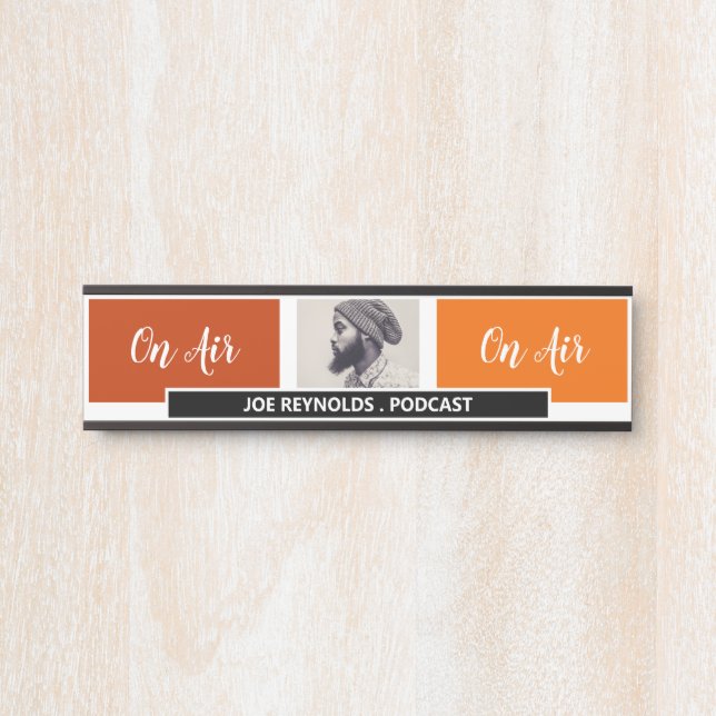 Placa De Porta No Ar - Podcaster Photo - Retro Podcast (Frente)