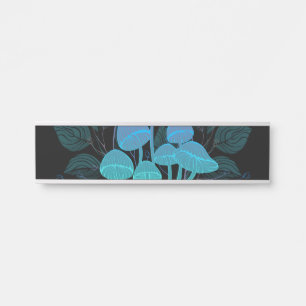 Placa De Porta Toadstools em arbustos