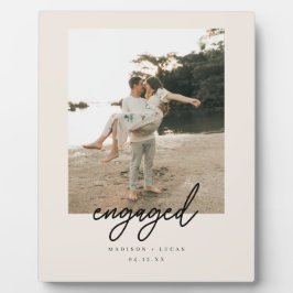 Placa Modern Beige Script "Engaged" Photo