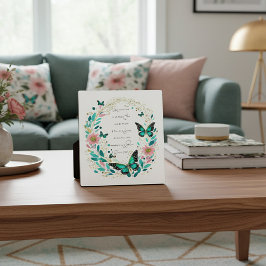 Placa Romanos 8:28 Flores e borboletas 