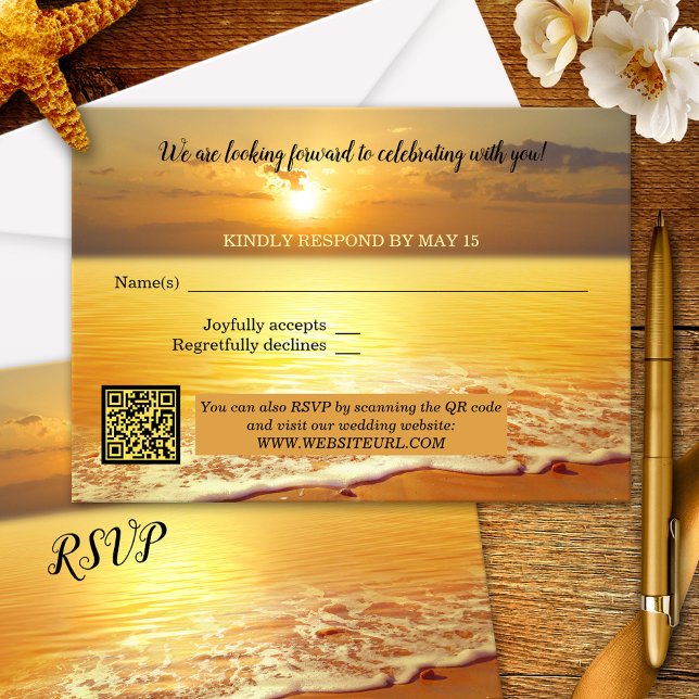 Placa RSVP de Casamento de Praia Sunset (RSVP card featuring a painting of the beach at sunset in warm yellow orange colors - with QR code )