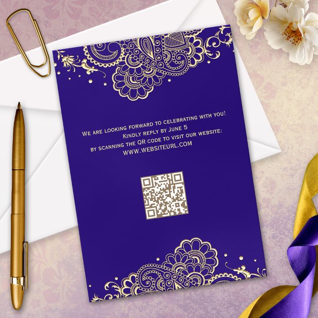 Placa RSVP de rendas Douradas Elegante Henna Lace (Elegant purple wedding RSVP card featuring a gold styled henna or tattoo inspired design)