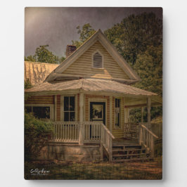 Placa Vintage Woodhouse with Porch on a Sunny Day