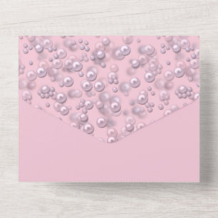Placas de pérolas brancas-rosadas em veludo rosa