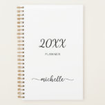Planejador 2023 Minimalista Nome Monograma Branco<br><div class="desc">Planejador personalizado feminino minimalista simples e limpo com monograma branco e nome personalizado em letra cursiva para 2023 ou qualquer outro ano. Este design apresenta seu primeiro nome em uma linda tipografia de letra manuscrita com rabiscos (ou caligrafia) em preto sobre fundo branco. Estes são fáceis de personalizar. Ótimo presente...</div>