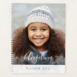 planejador anual de fotos personalizado<br><div class="desc">Um design personalizado adorável. Você pode editar a imagem,  as cores e o texto neste livro do planejador.</div>
