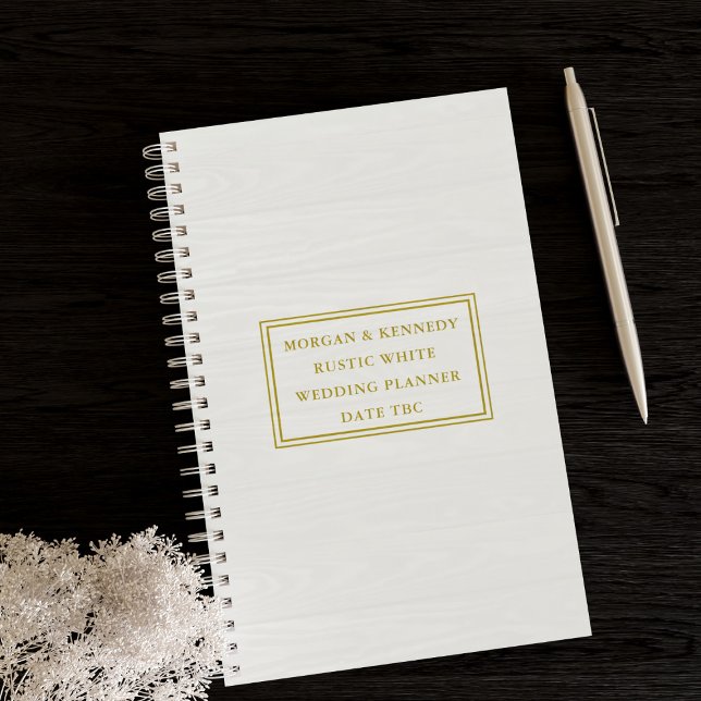 Planejador de Casamento Rústico de Madeira para No (Add your names and wedding date to this really useful white monthly planner)