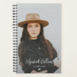 Planejador Personalizado de Planejamento de Fotogr<br><div class="desc">Planejador de Fotos Personalizado Contemporâneo, moderno e elegante, impresso por design, que pode ser personalizado com seu texto. Clique no botão "Personalizar" e use nossa ferramenta design para modificar este modelo. Veja a Design de Arte Gráfica para outros produtos que combinam com este design!</div>