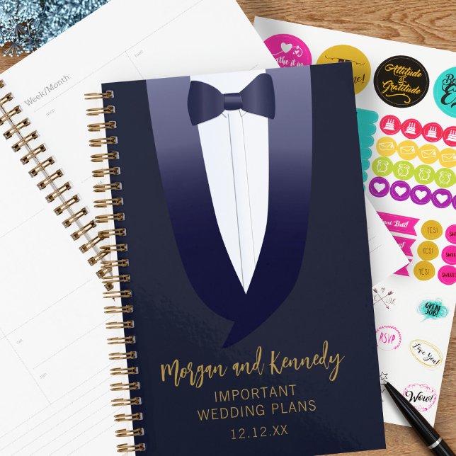 Planejador Personalizado do Partido Bridal Tuxedo  (A blue tuxedo wedding planner with space for name and wedding date)