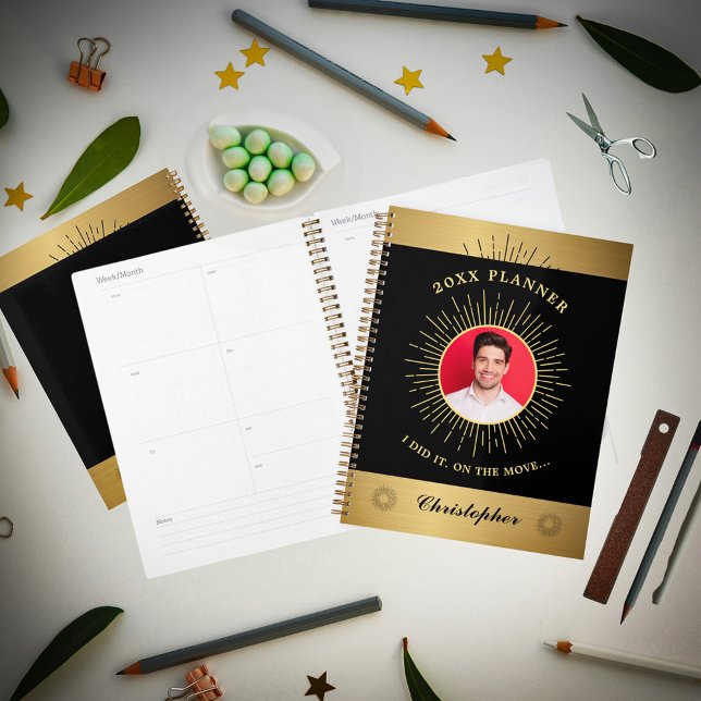 Planejador Personalizado Elegante Preto Dourado de (Modern Photo Gold Black Elegant Custom Planner is great to plan your year and activities with Photo.)