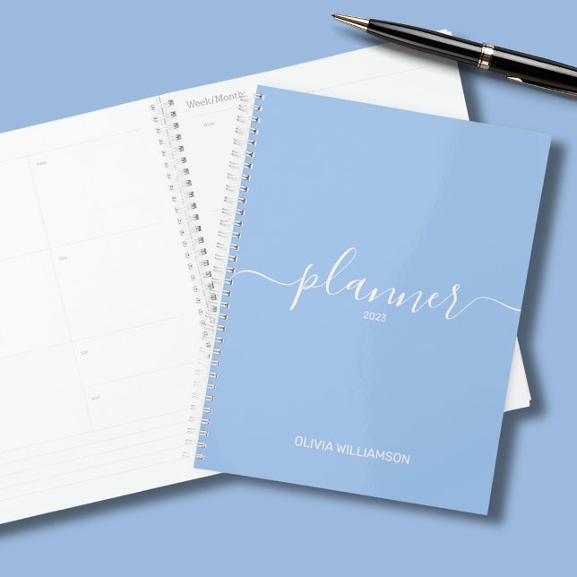 Planejador profissional azul (Blue planner with script typography. Personalize with your own name or choice of text.)