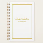 Planejador Semanal Dourado de Chic Minimalista Ele<br><div class="desc">Eleve sua rotina de planejamento com o Elegante Minimalista Chic White e Dourado Weekly Planner. Projetado para aqueles que apreciam as coisas melhores, este planejador combina simplicidade com sofisticação, apresentando um fundo branco nítido, acentuado por detalhes de ouro luxuoso. Os sotaques de ouro sutis adicionam um toque de elegância, fazer...</div>