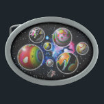Planetoides Belt Oval<br><div class="desc">Sete planetoides estão a emergir no nosso universo através do portal do continuum espaço-tempo. Cada esfera é um mundo de maravilha e espanto. Eles podem continuar a expandir e preencher nosso espaço? Só o tempo dirá. Exploradores oportunistas de dimensões alternativas vestirão esta fivela de cinto com orgulho. Por favor, note:...</div>