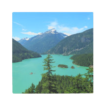 Planície do Lago Montanha em Cascades do Norte