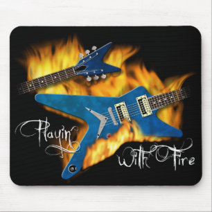 Playin com guitarra Mousepad do fogo