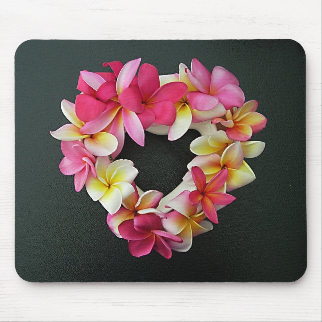 Plumeria no anel do coração no mousepad (Frente)