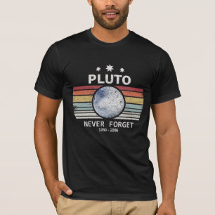 Plutão Nunca Esquece a Camisa T do estilo de Vinta