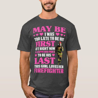 Pode ser que essa garota ame sua camisa de bombeir