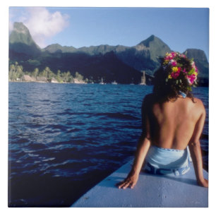 Polinésia Francesa, Moorea. Mulher desfrutando da