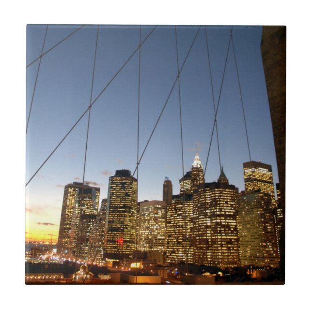 Ponte de Brooklyn ao anoitecer com a silhueta de M (Frente)