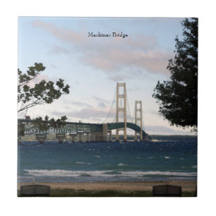 Ponte de Mackinac com azulejo das árvores