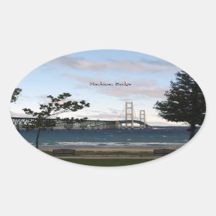 Ponte de Mackinac com etiqueta das árvores