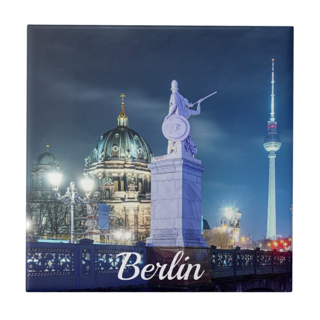 Ponte de pedra perto da Catedral de Berlim, na Ale (Frente)