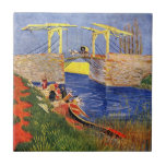 Ponte Langlois em Arles por Vincent van Gogh<br><div class="desc">Ponte Langlois em Arles, por Vincent van Gogh, é uma pintura marítima de apos impressionismo de arte antiga que inclui mulheres camponesas lavando roupas no riacho. Sobre o artista: Vincent Willem van Gogh era um pintor do Post Impressionista cujo trabalho era mais notável por sua beleza áspera, honestidade emocional e...</div>