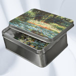 Ponte sobre o Waterlily Pond, por Claude Monet<br><div class="desc">A Ponte sobre o Lago Água (1900), de Claude Monet, é uma pintura de natureza floral do impressionismo fino de arte. Faz parte de uma série de pinturas de passarela japonesa que Monet pintou em seus jardins de flores de primavera em Giverny, França. Sobre o artista: Claude Monet (1840-1926) foi...</div>