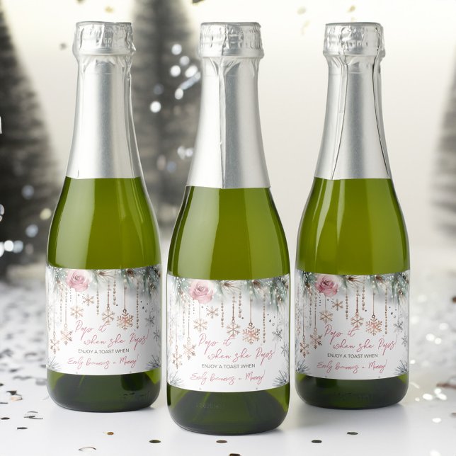 Pop quando ela pop os favores do chá de fraldas de (Pop it when she pops winter baby shower favors sparkling wine label baby it's cold outside labels)