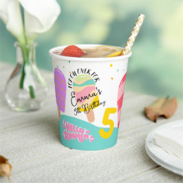 Pop sobre as caixas de papel da Festa de aniversár