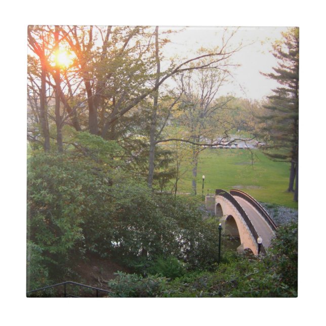 Pôr do sol da Rainbow Bridge no Grove City College (Frente)