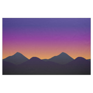 Por do sol e montanhas que tiram o tecido