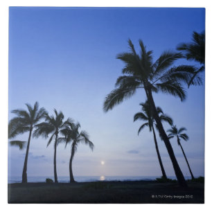 Por do sol na baía de Kahaluu em Kona, Havaí