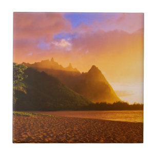 Pôr do sol na praia dourada, Havaí