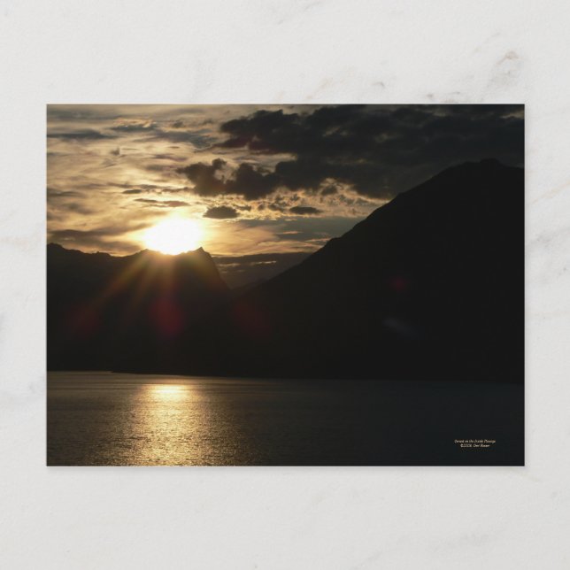 Pôr do sol no cartão postal de passagem do Dentro (Frente)