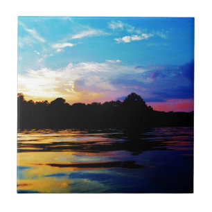 pôr do sol Rainbow na montanha Lake