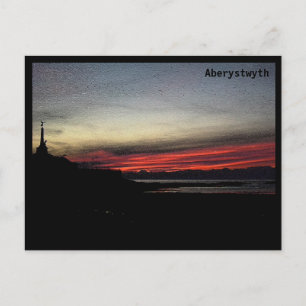 Pôr do sol sobre o mar no cartão postal de Aberyst
