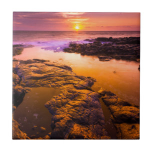 Pôr do sol sobre poças de maré, Havaí