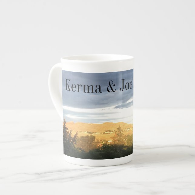 Porcelana Kerma & caneca do Airbnb de Joe (Frente Esquerda)
