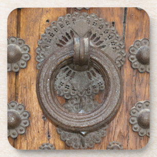 Porta-copo Aldrava do metal na porta de madeira velha