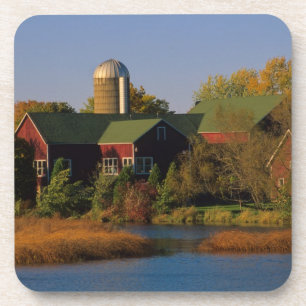 Porta-copo America do Norte, EUA, Wisconsin. Celeiro vermelho