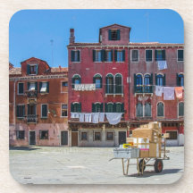 Carrinho com caixas em Veneza