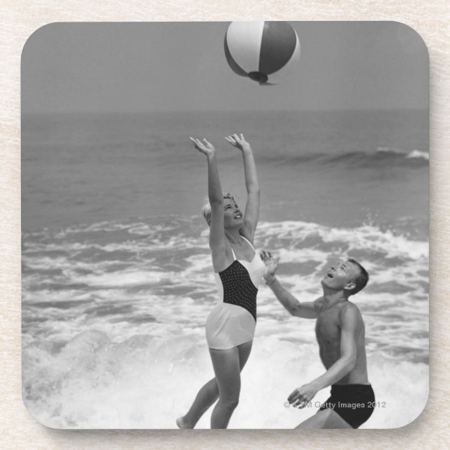 Porta-copo Casal que joga com um Beachball (Frente)