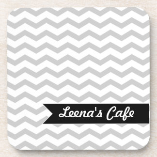 Porta-copo Chevron cinzento com etiqueta personalizada preto