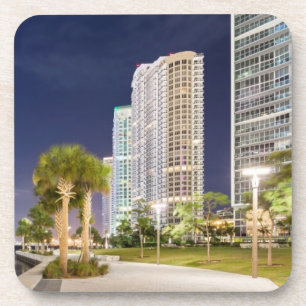 Porta-copo Construções ao longo do rio Riverwalk de Miami