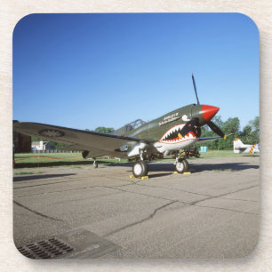Porta-copo Curtiss P-40 Warhawk, em festival aéreo de