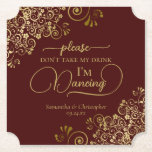 Porta-copo De Papel Auburn Brown e Dourado Não tome meu casamento de b<br><div class="desc">Esta porta copos de casamento é elegante, na moda, e divertida! Apresenta um belo design de ouro e castanho-auburn com letras modernas de escrita e delicados ouros e espirais nos cantos. O texto diz "Por favor, não tome minha bebida, estou dançando" com espaço para os nomes do casal e da...</div>