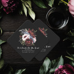Porta-copo De Papel Casamento Floral Raven Raven Gótico Romântico<br><div class="desc">Este design de casamento floral de gótico apresenta uma ilustração simples e modesta de aquarela de um raven empoleirado num buquê. Perfeito para um casamento romântico de góticos ou outra ocasião especial. É perfeitamente adequado a um evento temático assustador no outono ou a um evento de inverno único num contexto...</div>